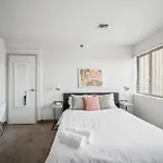 Pp 1301 Modern Corporate 2Br, Pool, Gym