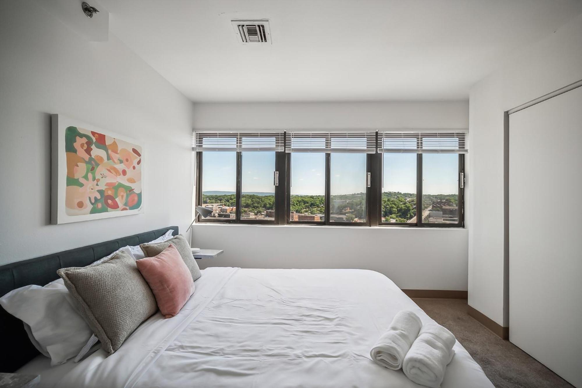 Pp 1301 Modern Corporate 2br, Pool, Gym *