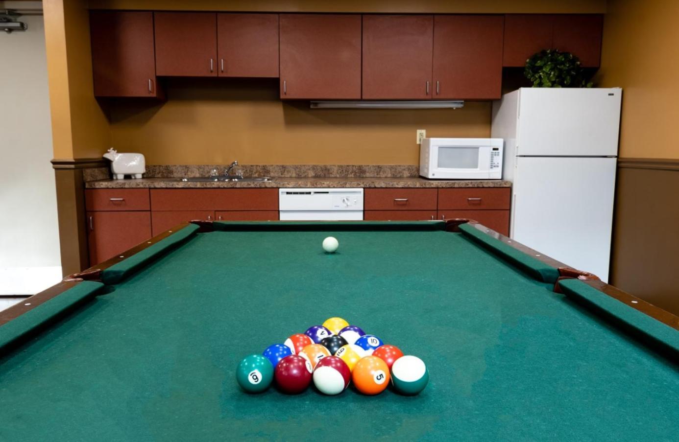 Pp 1301 Modern Corporate 2br, Pool, Gym