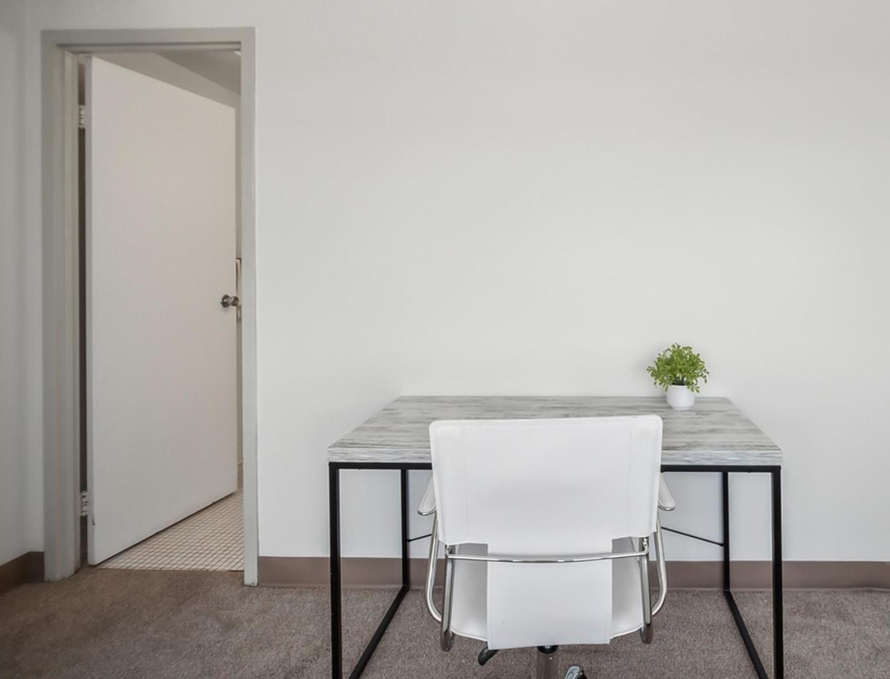Pp 1301 Modern Corporate 2br, Pool, Gym *