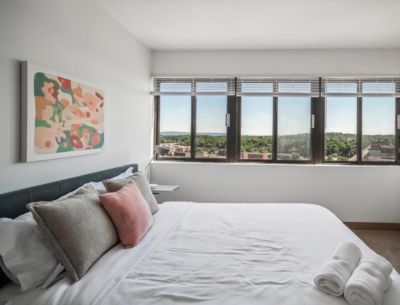 Pp 1301 Modern Corporate 2br, Pool, Gym