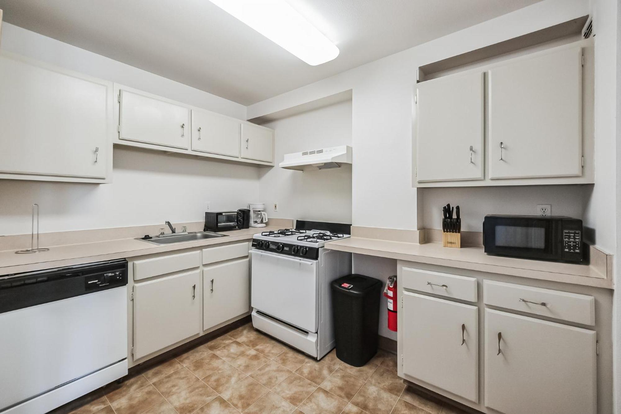 Pp 1301 Modern Corporate 2br, Pool, Gym Apartment